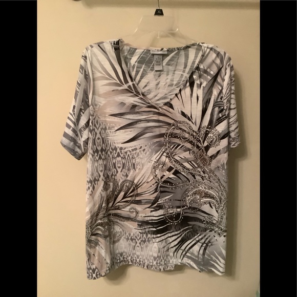 😊Cute tee or tunic, leaves embellished on left side 1X, Catherines - Picture 1 of 1